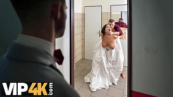 BRIDE4K. Locked Wc Escapade