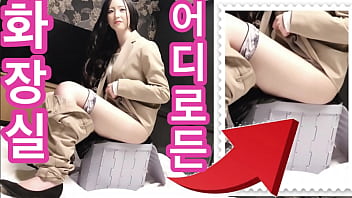 Korean subtitles. Consequences of using a disaster rest room by a girl - Chinese jaw-dropping pee. vibrator, masturbating, pop-shot